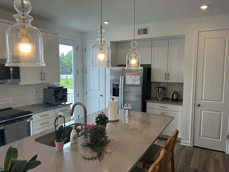 355 Andrew Ct — Photo 3