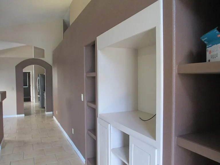 217 Rochelle Ct — Photo 3