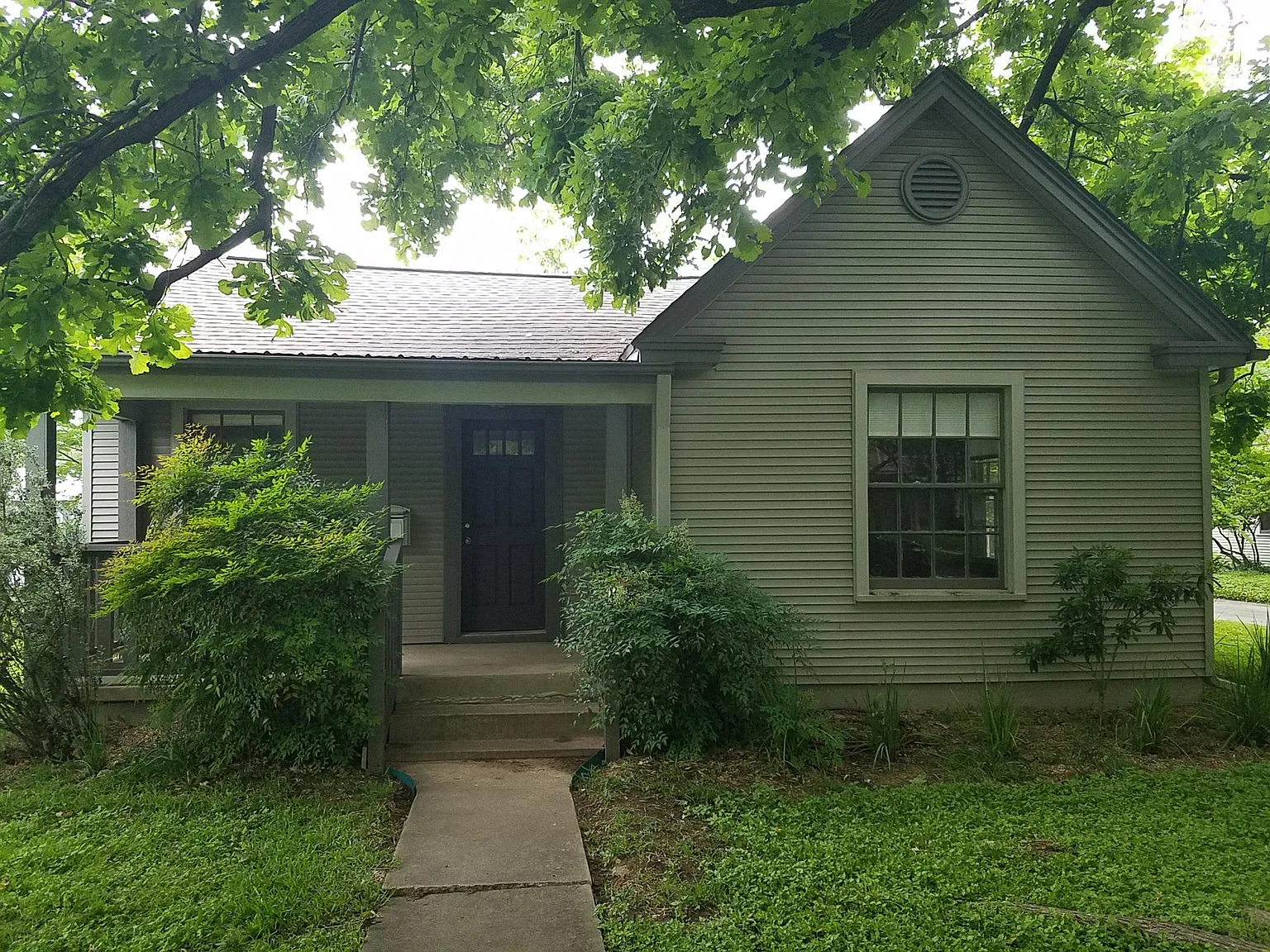 1822 W 37th Street — Photo 1