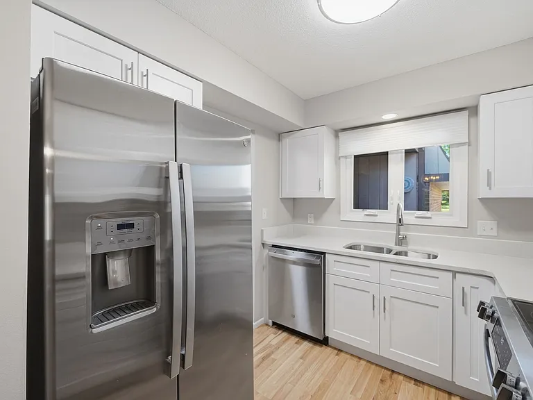 1941 Devonshire Dr #3 — Photo 5