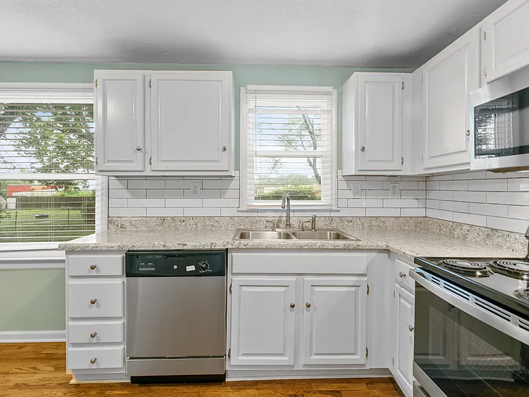 9008 E Gregory Blvd — Photo 5