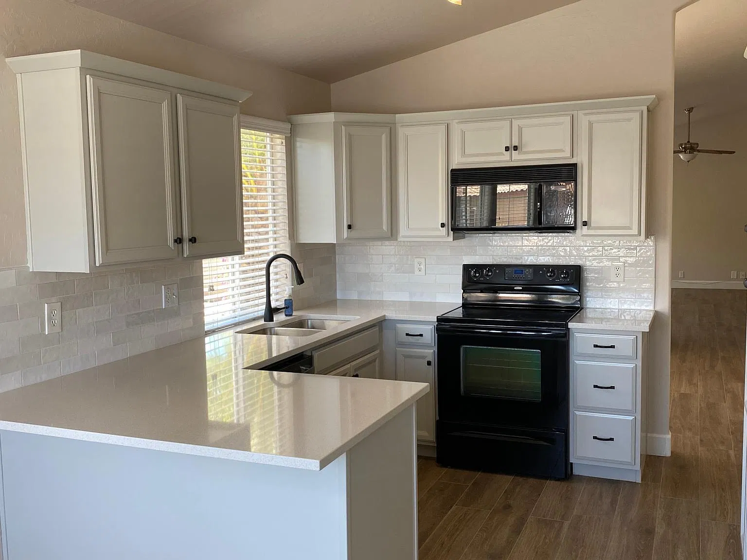 733 E Windsong Drive — Photo 3