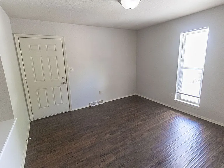 1015 W Ash St — Photo 6