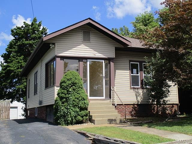 1st image of 8907 Windom Ave