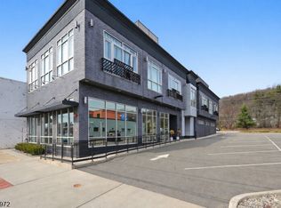 271 Millburn Ave #2D, Millburn, NJ 07041