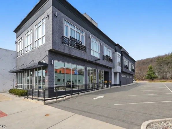 271 Millburn Ave #2D, Millburn, NJ 07041