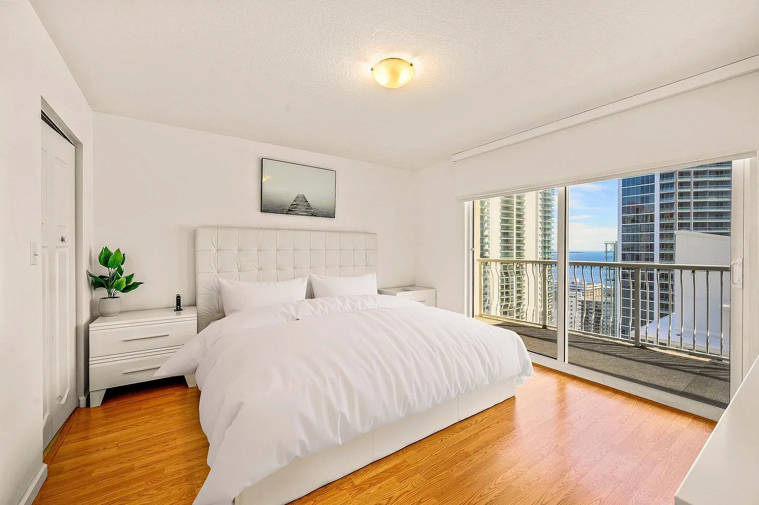 1 bed, 1.0 bath, 731 sqft, $4,421 — Photo 4