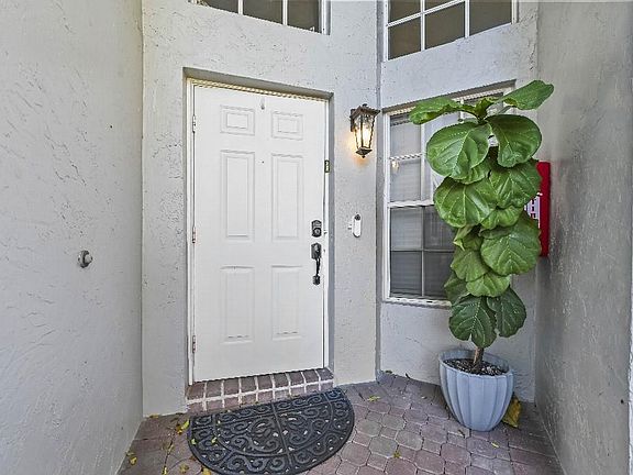 4th image of 5160 Sabal Gardens Lane #1
