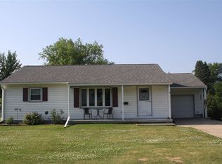 16 Maplewood Dr, Oelwein, IA 50662