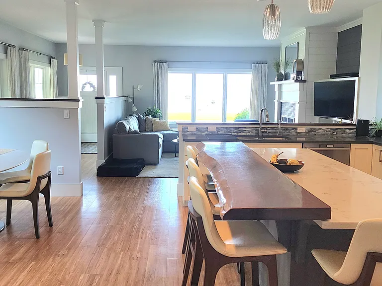 330 E Bay Blvd S — Photo 6
