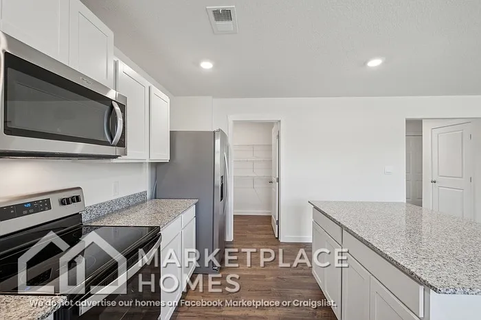 4033 Billie Ln NE — Photo 9