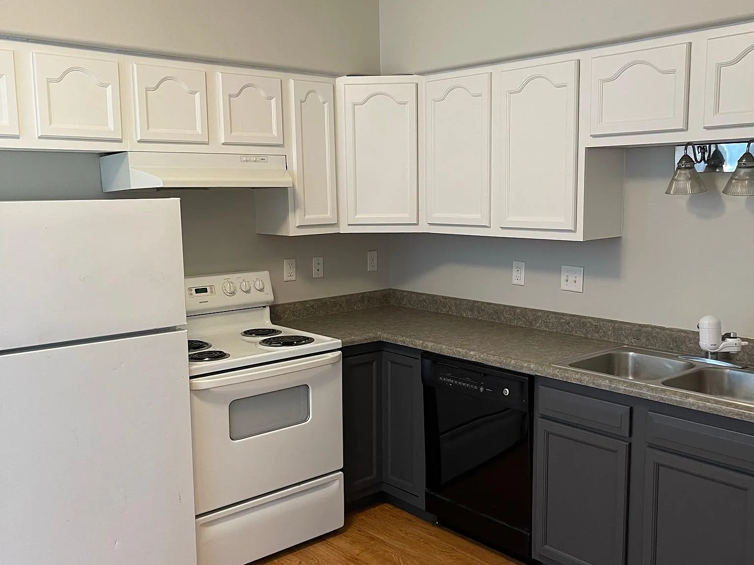 1 bed, 100 sqft, $1,056 — Photo 2