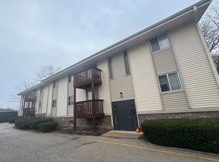 4025 S Packard Ave APT 6, Saint Francis, WI 53235