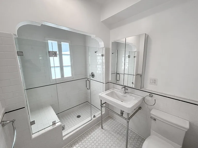 1220 N La Cienega Blvd #F2 — Photo 4