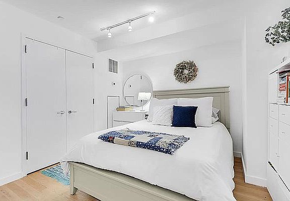 4th image of 90 William St APT 14E