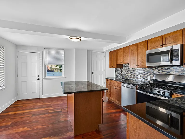 223 N New St — Photo 16