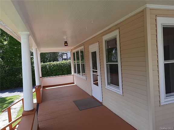 4th image of 329 Main St