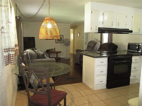 3rd image of 92 ROSALIE OAKS BOULEVARD