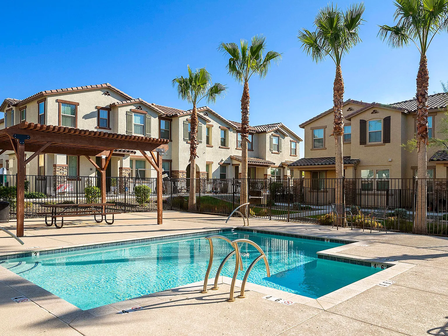 Casa Sole Vita Townhomes — Photo 2