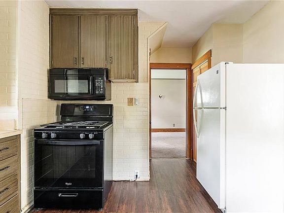 3rd image of 2571 Mount Vernon Ave