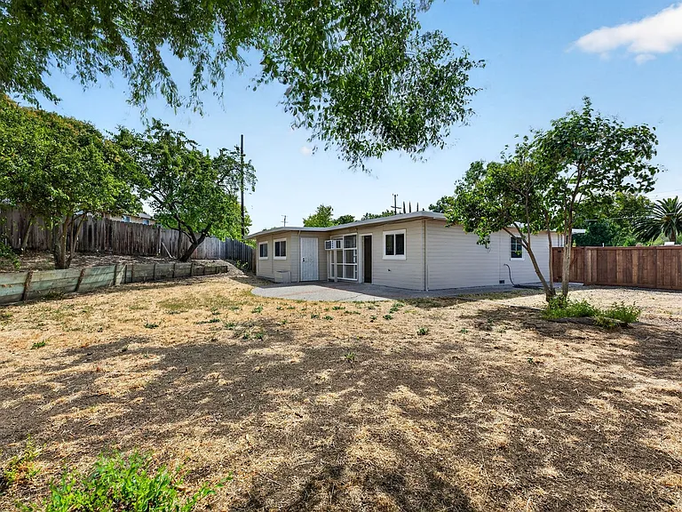 3100 Hacienda Dr — Photo 21