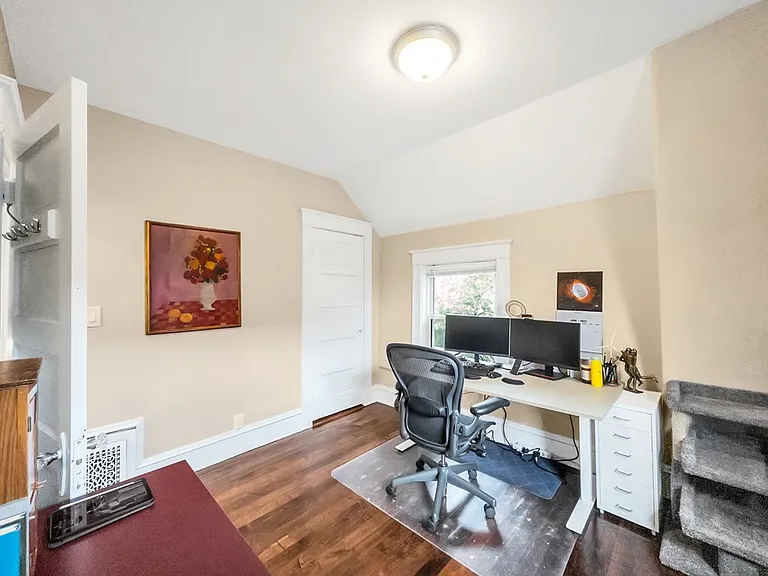 18 Alberta St — Photo 17