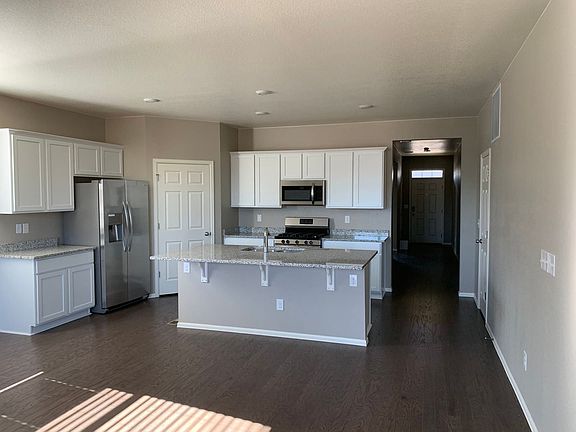 3rd image of 925 Camberly Dr