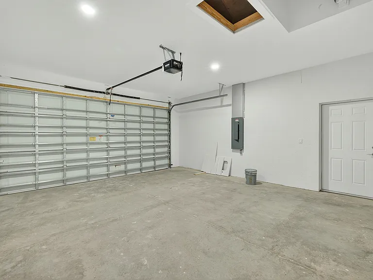 417 Paddock St — Photo 9