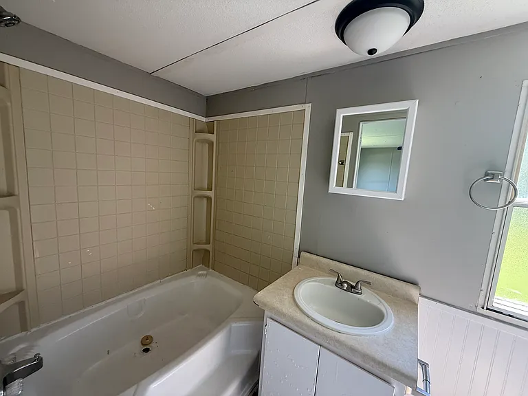 185 Middle Ave — Photo 18