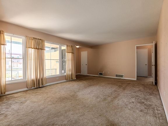 4th image of 835 W Avenue J10