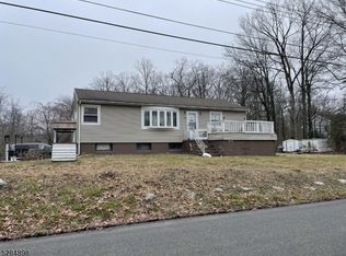 3 E Shore Dr, Newton, NJ 07860