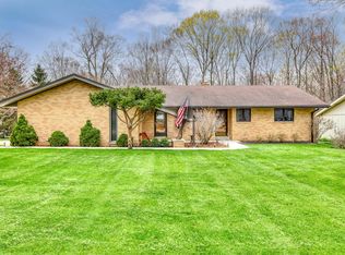 401 Park Crest Dr, Thiensville, WI 53092