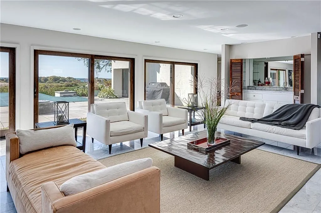 4 bed, 4.0 bath, 4131 sqft, $20,000 — Photo 2