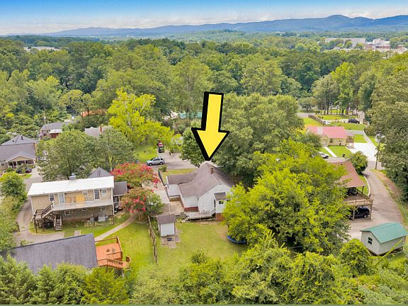 5th image of 223 South Dr