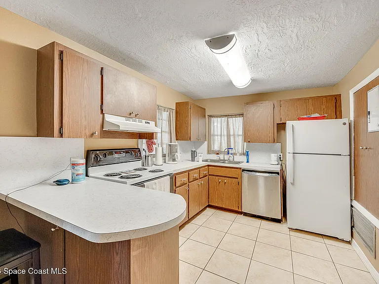 108 Avenue D E — Photo 13