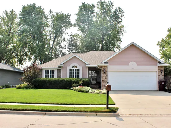 208 Regency Pkwy, South Sioux City, NE 68776