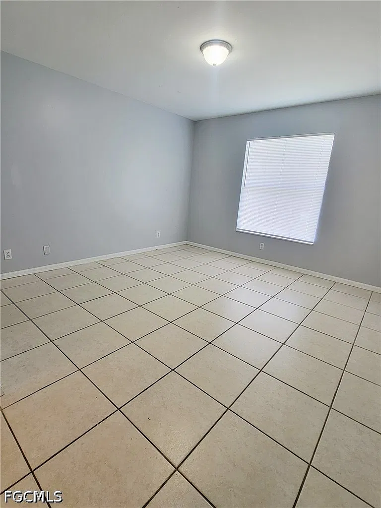 2 bed, 2.0 bath, 2218 sqft, $1,395 — Photo 3