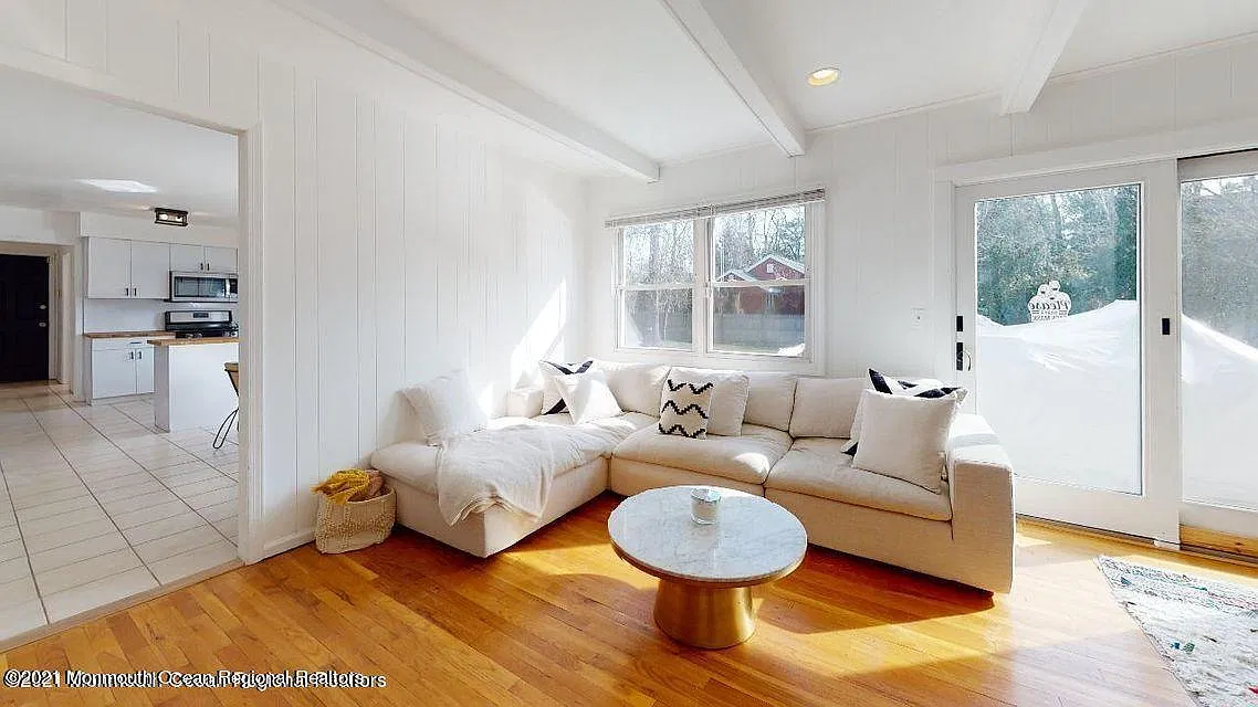 6 bed, 4.5 bath, 2961 sqft, $4,250 — Photo 2