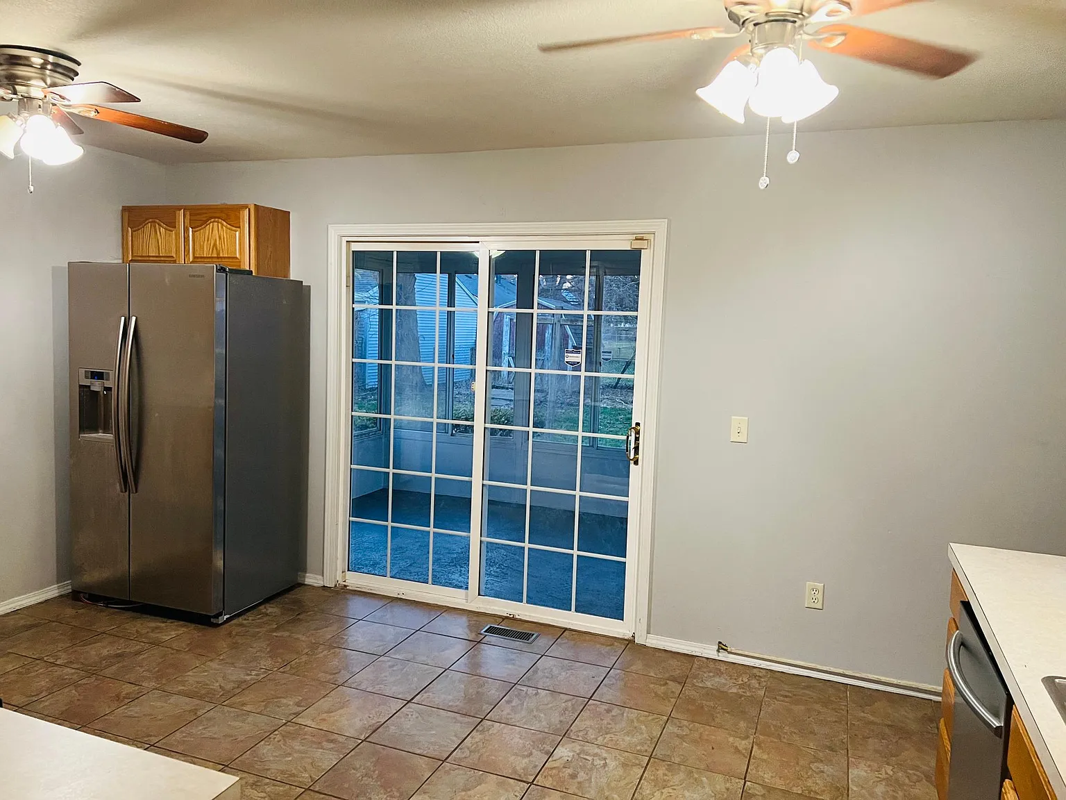 3 bed, 1000 sqft, $1,350 — Photo 3
