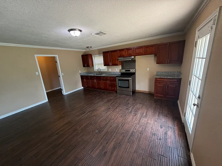 1103 Boling Brook St — Photo 6