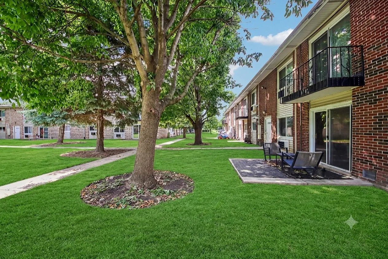 Park Ridge Commons — Photo 2