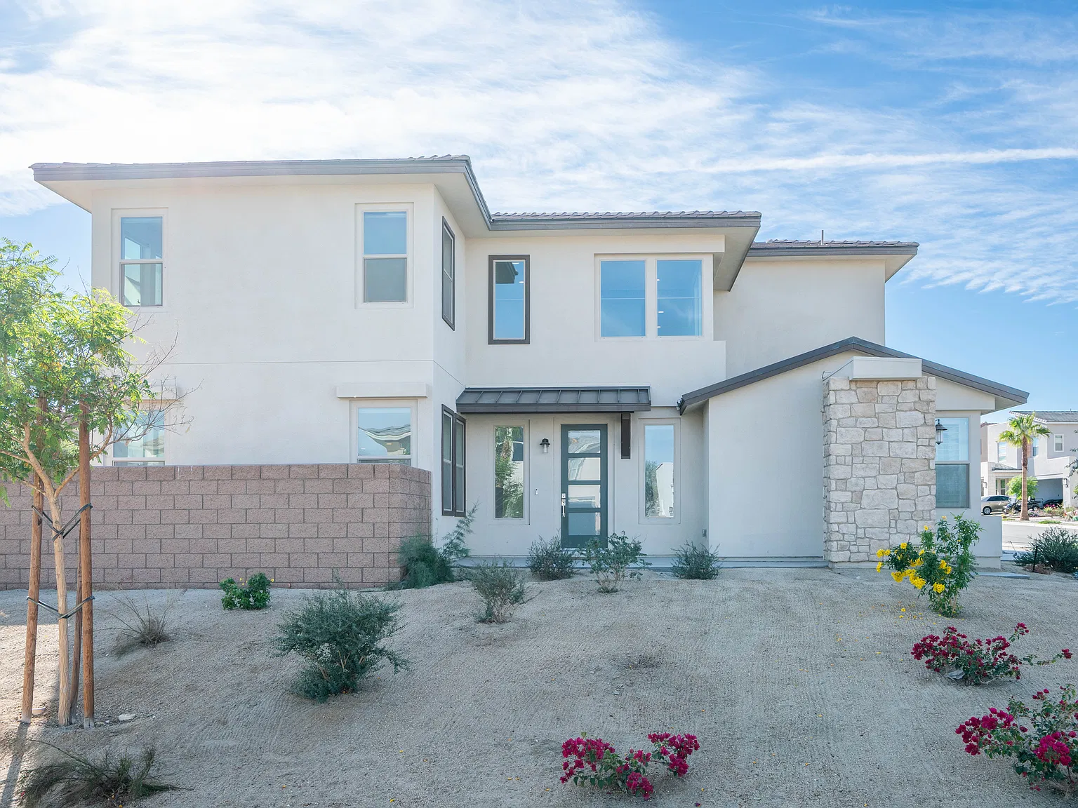 4 bed, 2733 sqft, $5,300 — Photo 3