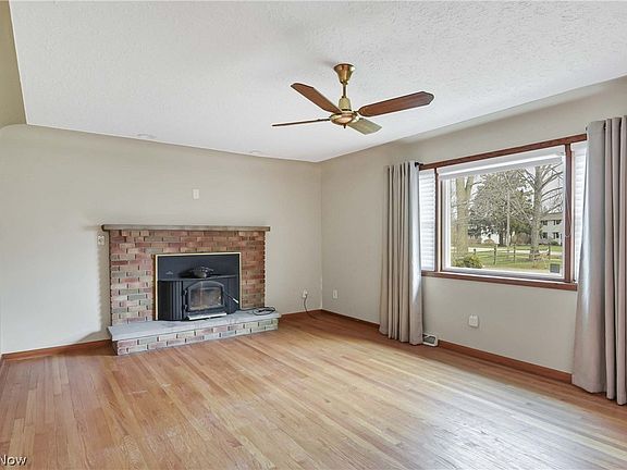 2nd image of 3424 Stoney Ridge Rd