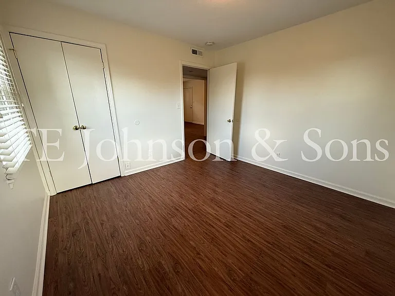 Modern 2 Bedroom Apartment with Water Included on Forsyth St — Photo 17