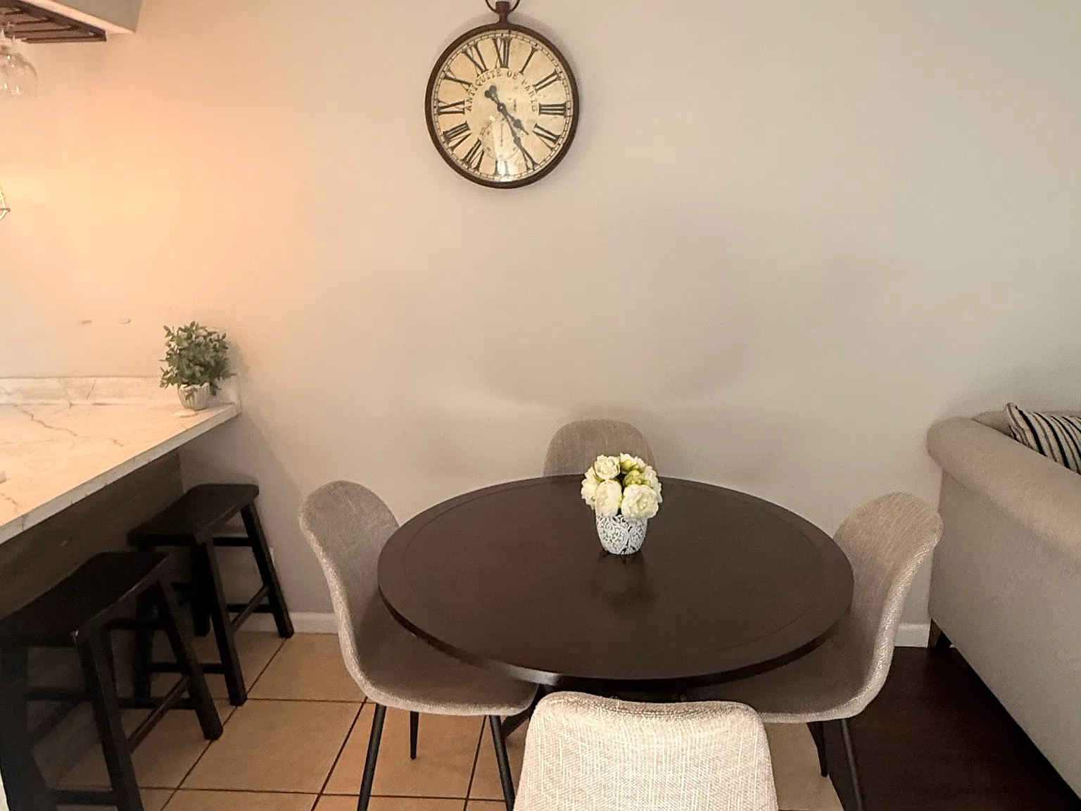 2 bed, 878 sqft, $1,750 — Photo 2