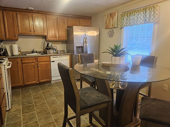 2nd image of 289 Elmwood St #2
