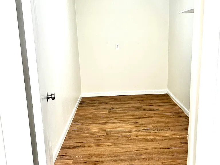 5429 Prince Dr — Photo 18