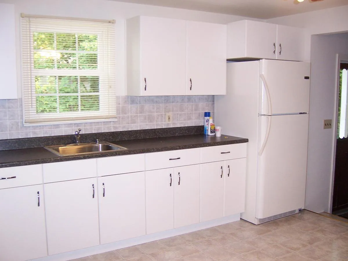 3 bed, 1200 sqft, $2,200 — Photo 4