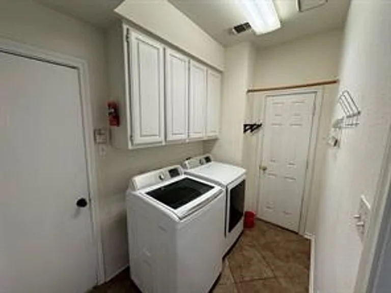 1100 Hunters Creek Dr — Photo 36