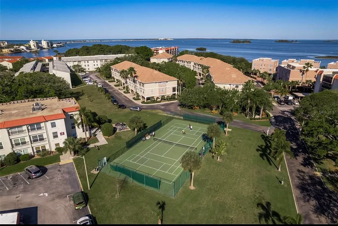 2700 Bayshore Blvd — Photo 4